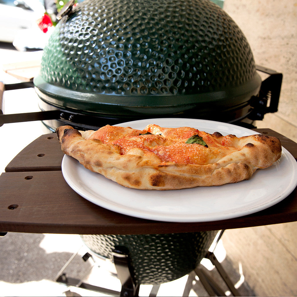 Pizza calzone pers voor Big Green Egg Green Egg BBQ